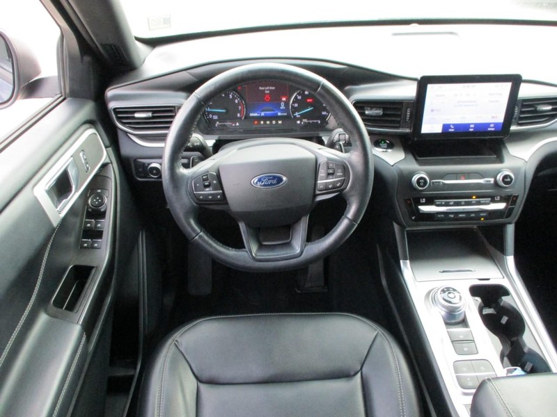 Ford Explorer Vehicle Image 13