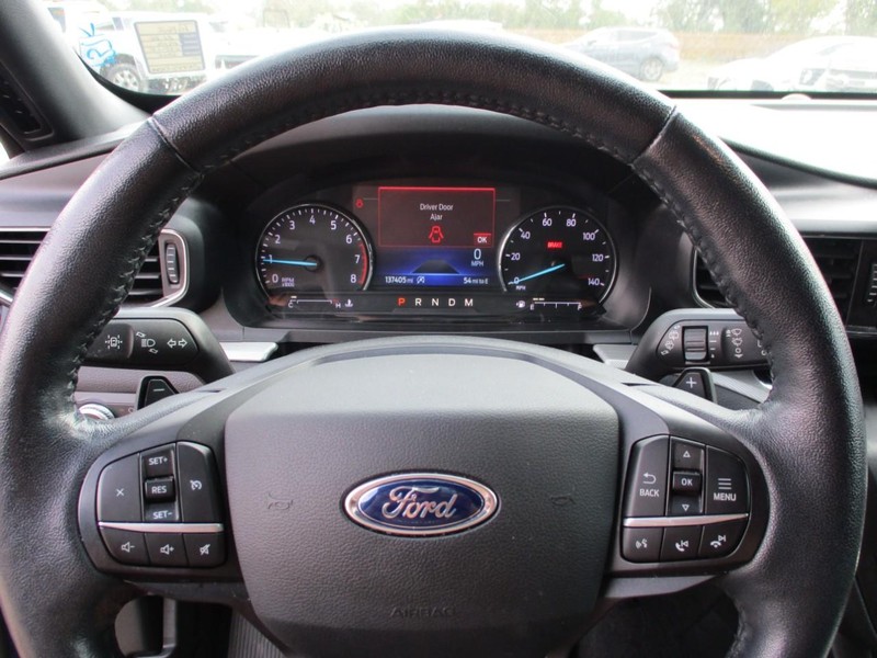 Ford Explorer Vehicle Image 14