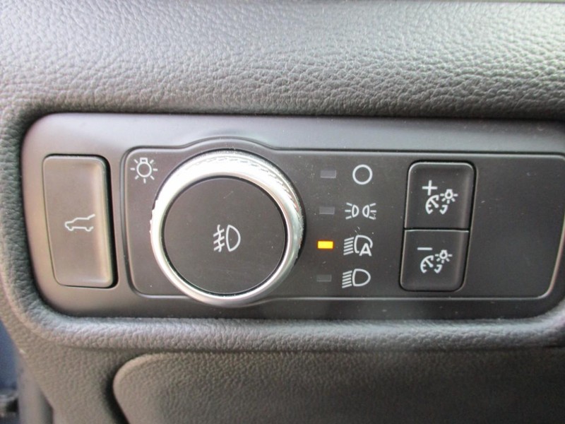 Ford Explorer Vehicle Image 18
