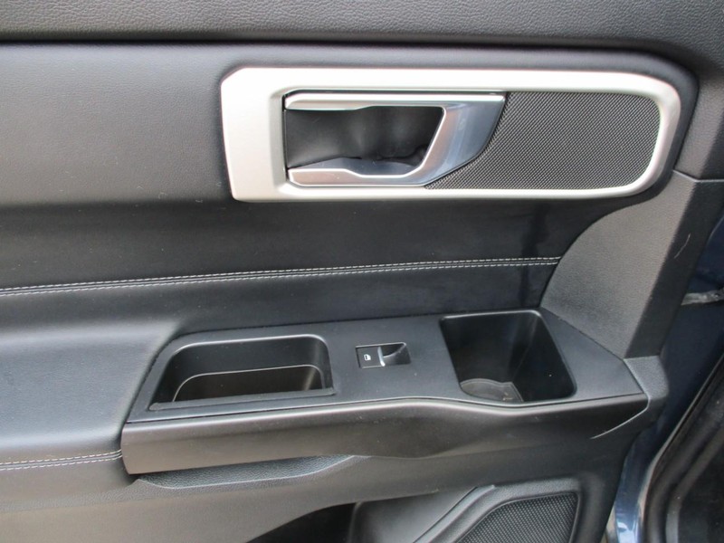 Ford Explorer Vehicle Image 19