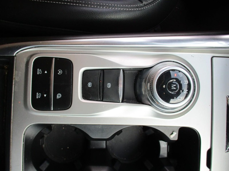 Ford Explorer Vehicle Image 20