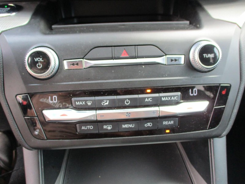 Ford Explorer Vehicle Image 22