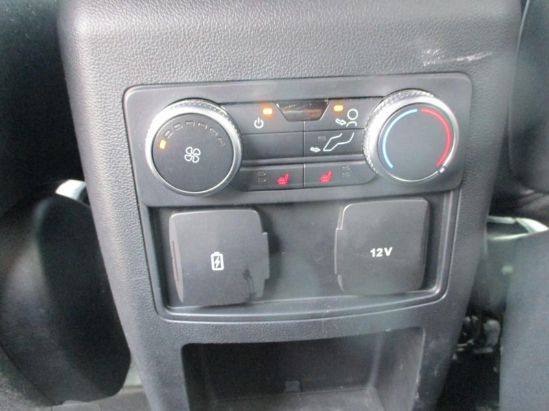 Ford Explorer Vehicle Image 23
