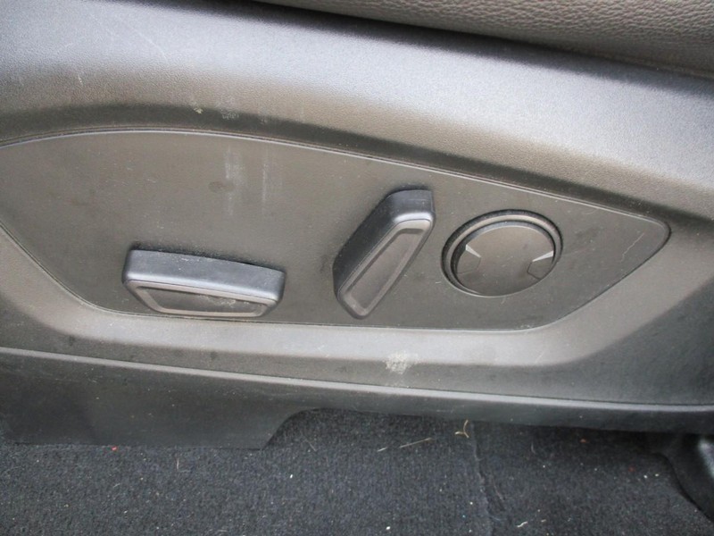 Ford Explorer Vehicle Image 24