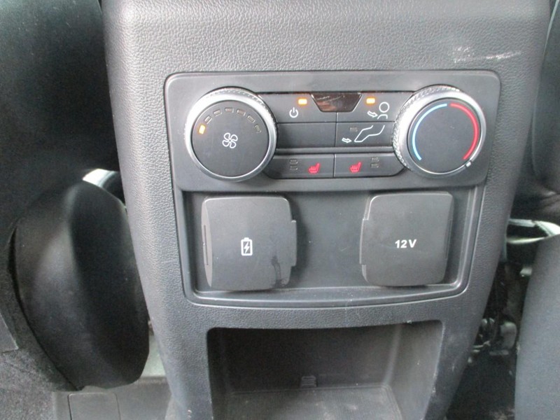 Ford Explorer Vehicle Image 25