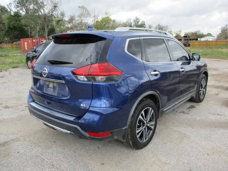 Nissan Rogue Vehicle Image 04