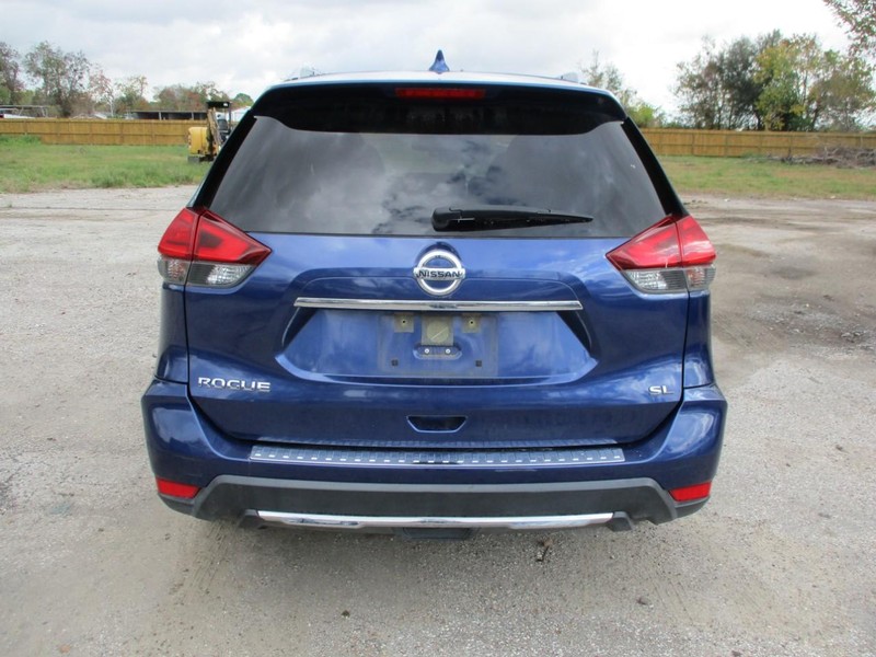 Nissan Rogue Vehicle Image 05