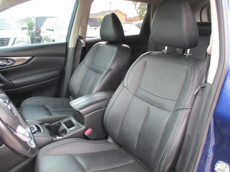 Nissan Rogue Vehicle Image 09