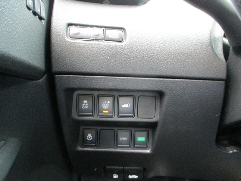 Nissan Rogue Vehicle Image 14