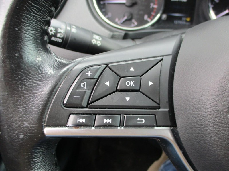 Nissan Rogue Vehicle Image 15
