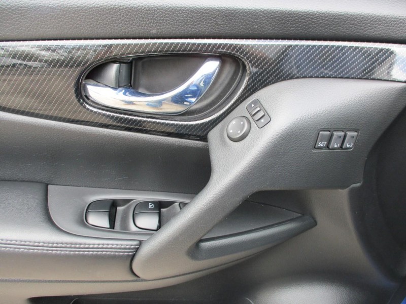 Nissan Rogue Vehicle Image 18