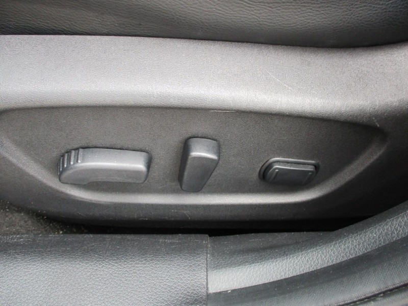 Nissan Rogue Vehicle Image 19