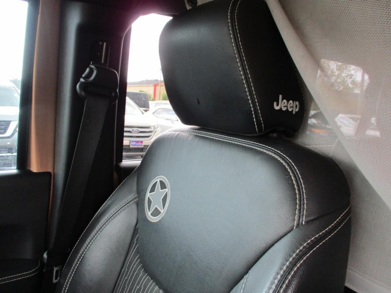 Jeep Wrangler Unlimited Vehicle Image 16