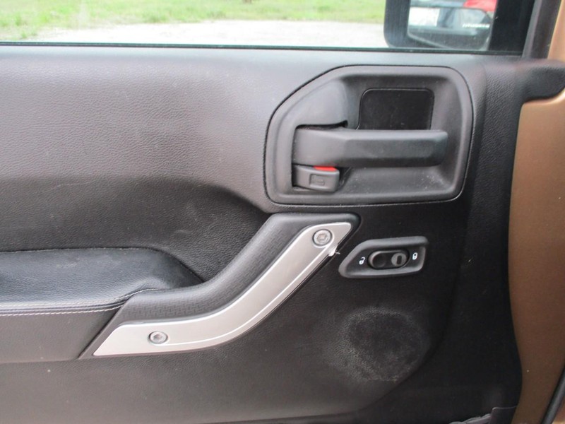 Jeep Wrangler Unlimited Vehicle Image 17