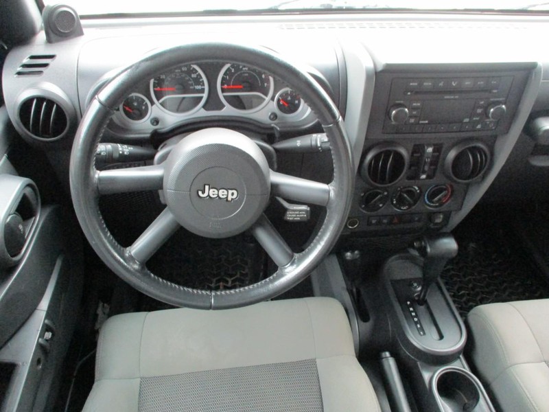 Jeep Wrangler Unlimited Vehicle Image 10