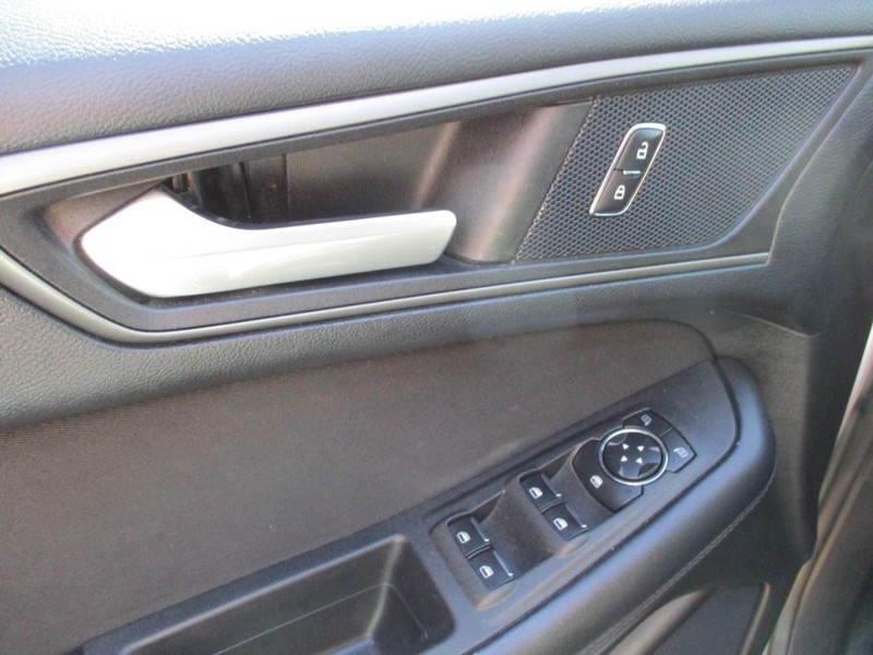 Ford Edge Vehicle Image 16