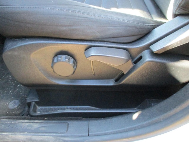 Ford Edge Vehicle Image 17