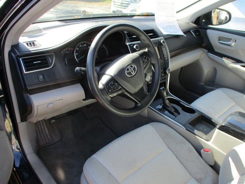 Toyota Camry Vehicle Image 06