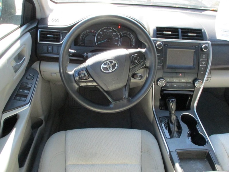 Toyota Camry Vehicle Image 10