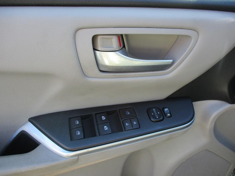 Toyota Camry Vehicle Image 14