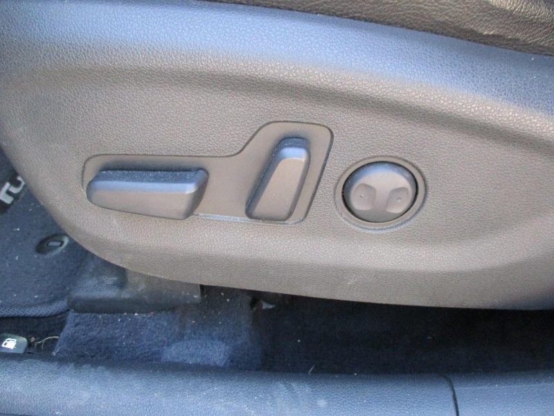 Ford Edge Vehicle Image 16