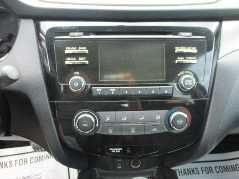 Nissan Rogue Vehicle Image 10