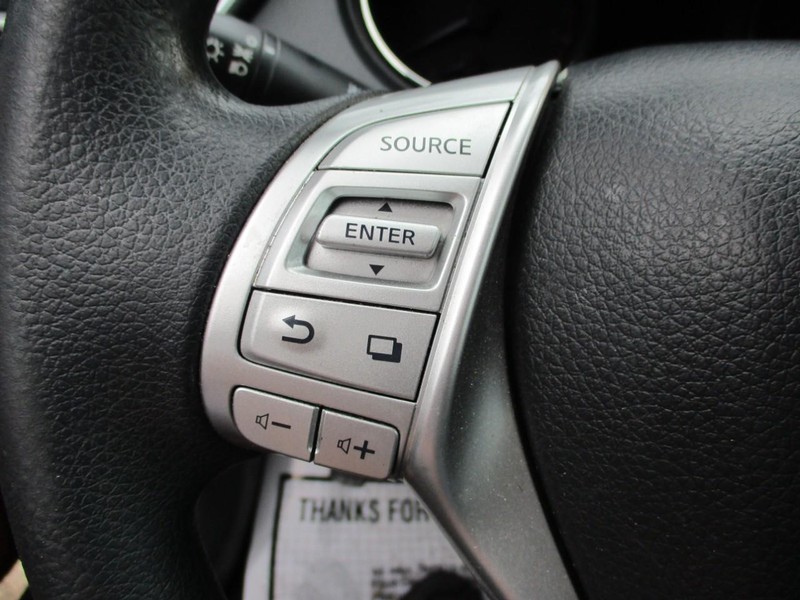 Nissan Rogue Vehicle Image 12