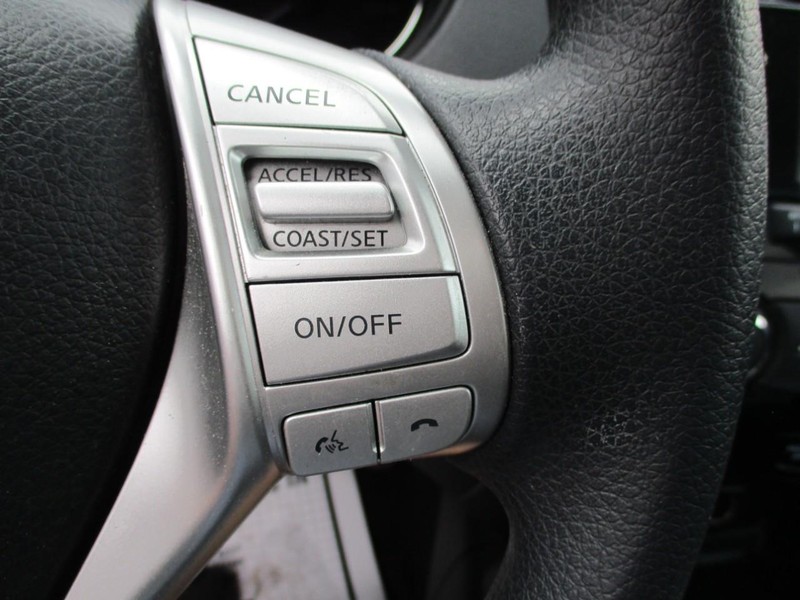 Nissan Rogue Vehicle Image 13