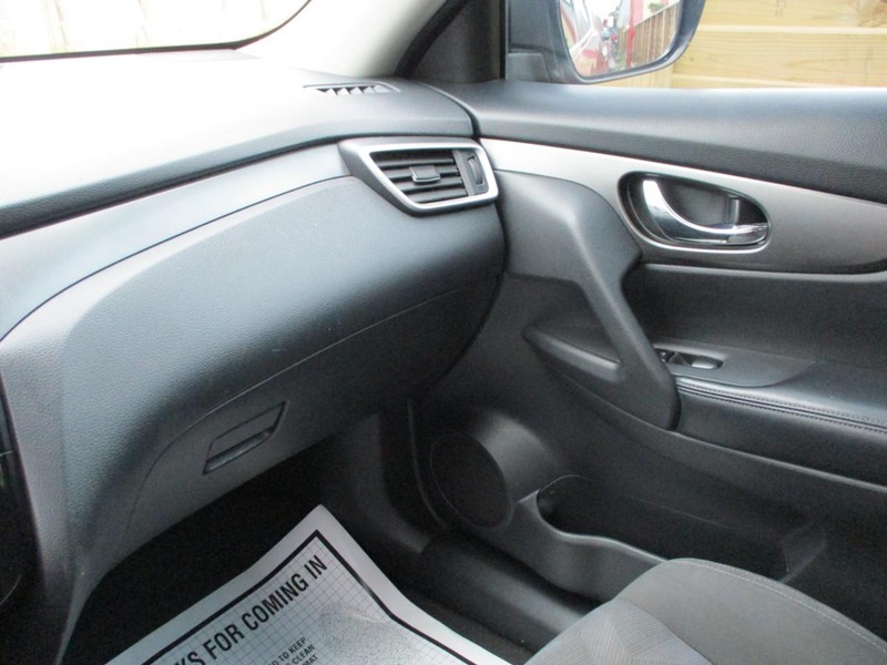 Nissan Rogue Vehicle Image 15