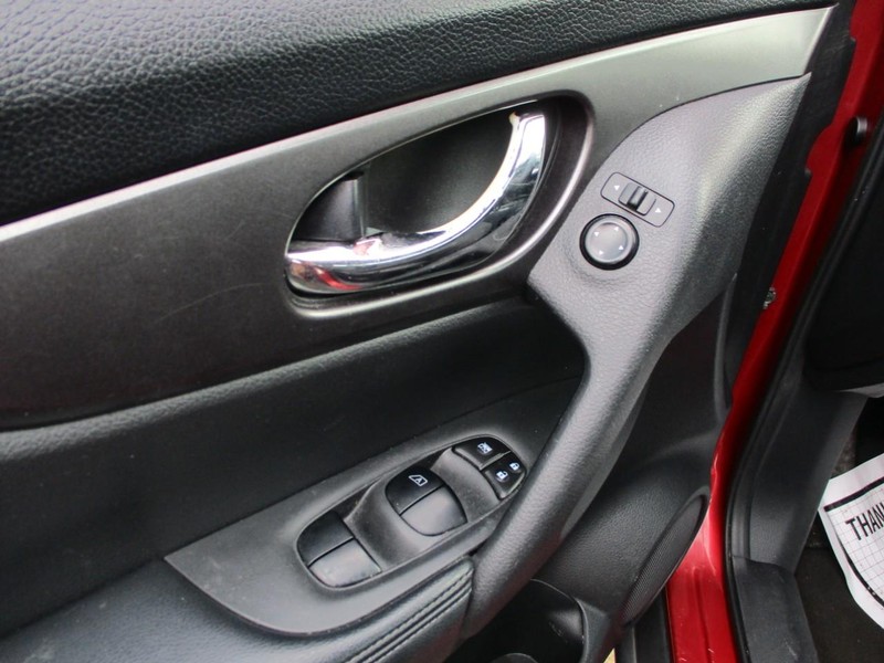 Nissan Rogue Vehicle Image 16