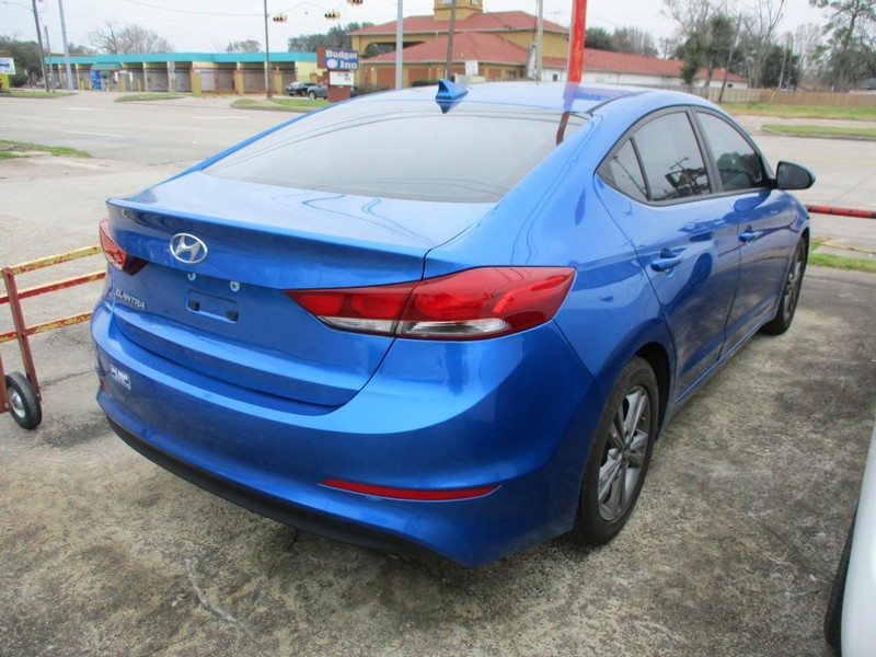 Hyundai Elantra Vehicle Image 03