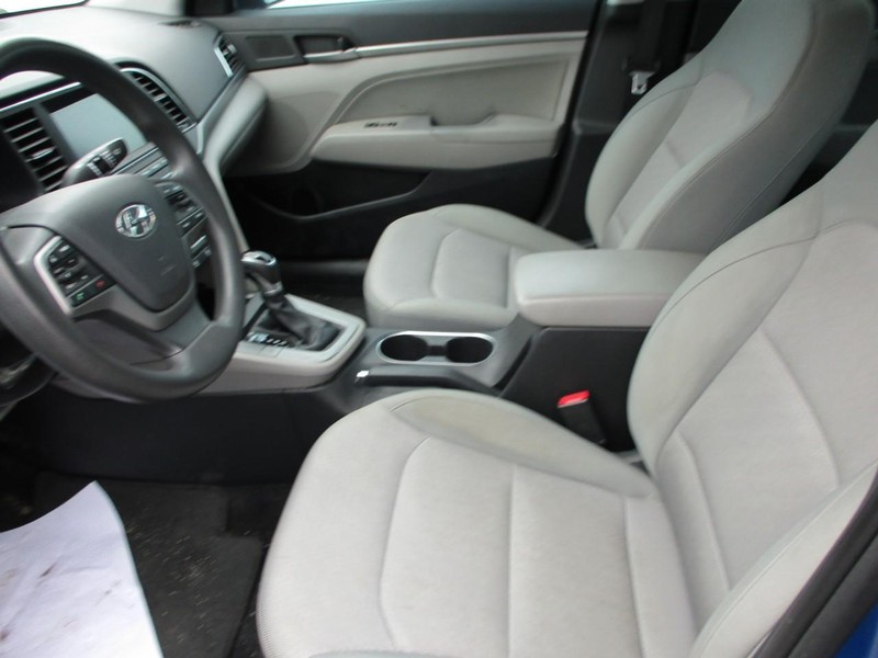 Hyundai Elantra Vehicle Image 05