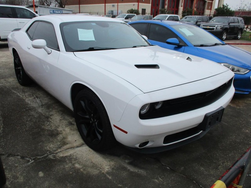 Dodge Challenger Vehicle Image 02