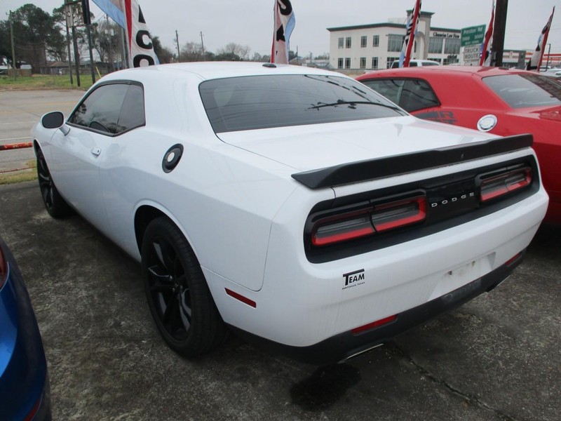 Dodge Challenger Vehicle Image 04