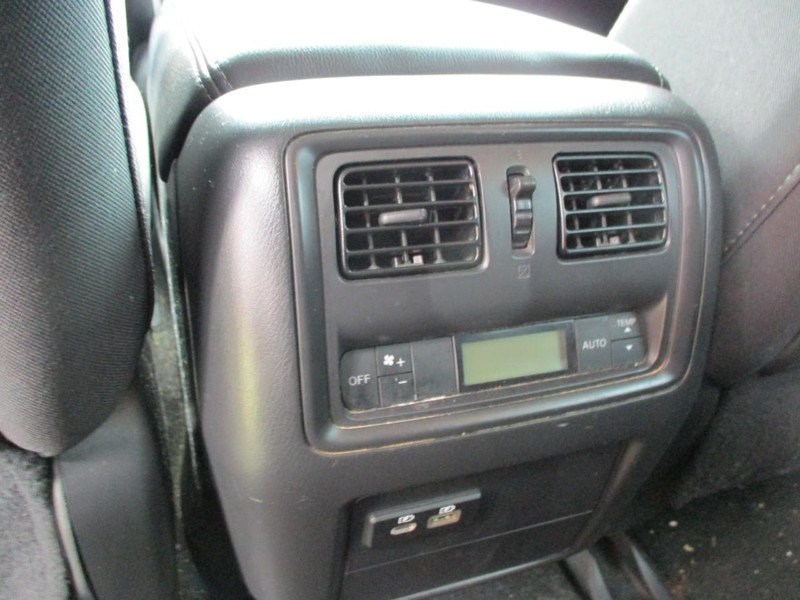 Nissan Pathfinder Vehicle Image 09