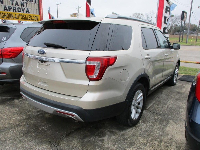 Ford Explorer Vehicle Image 03