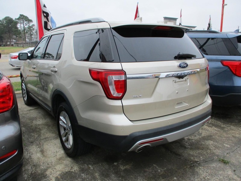 Ford Explorer Vehicle Image 04
