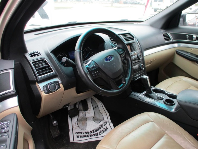 Ford Explorer Vehicle Image 05