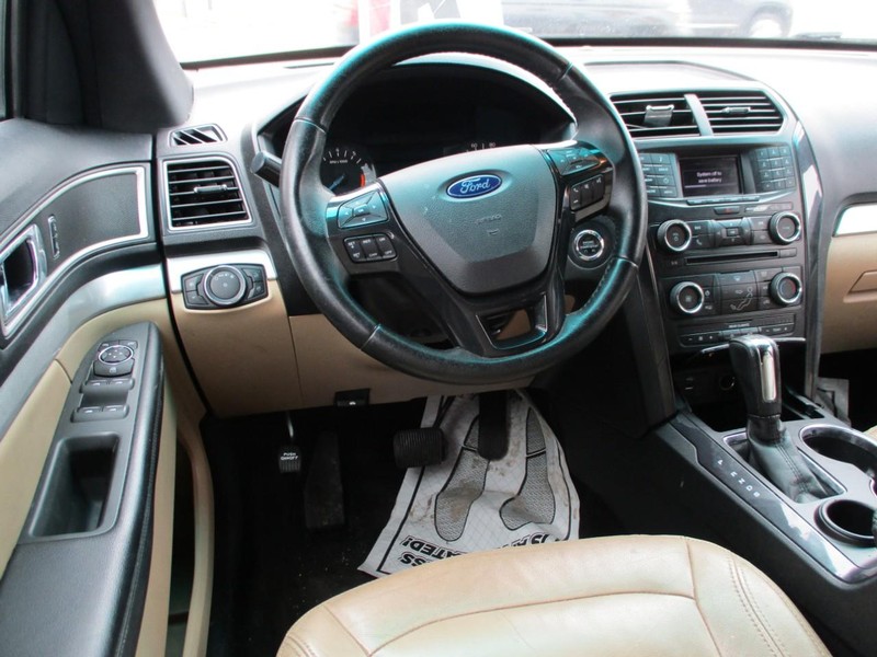 Ford Explorer Vehicle Image 08