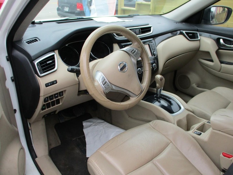 Nissan Rogue Vehicle Image 05