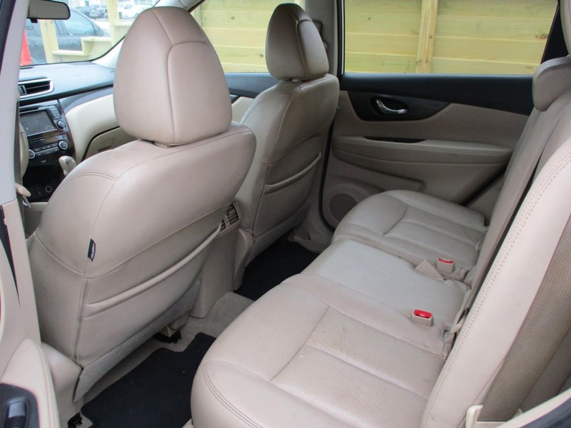 Nissan Rogue Vehicle Image 06