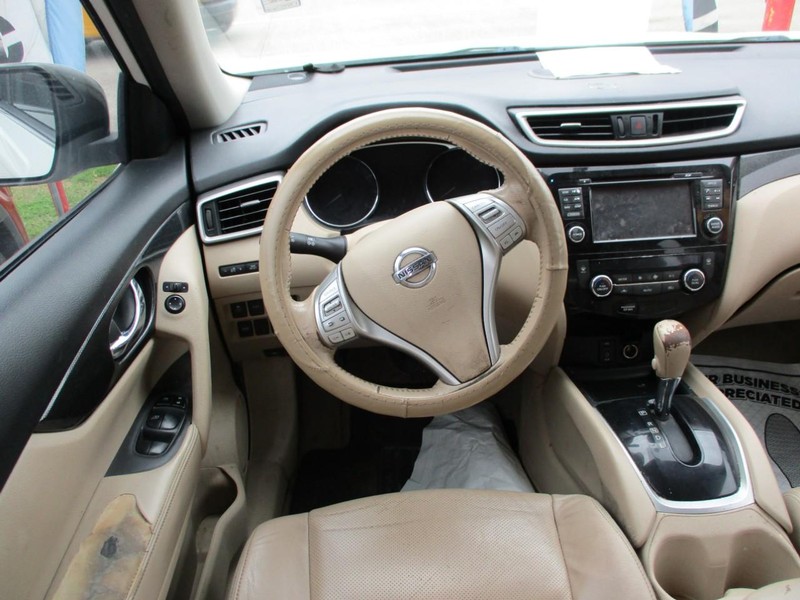 Nissan Rogue Vehicle Image 07