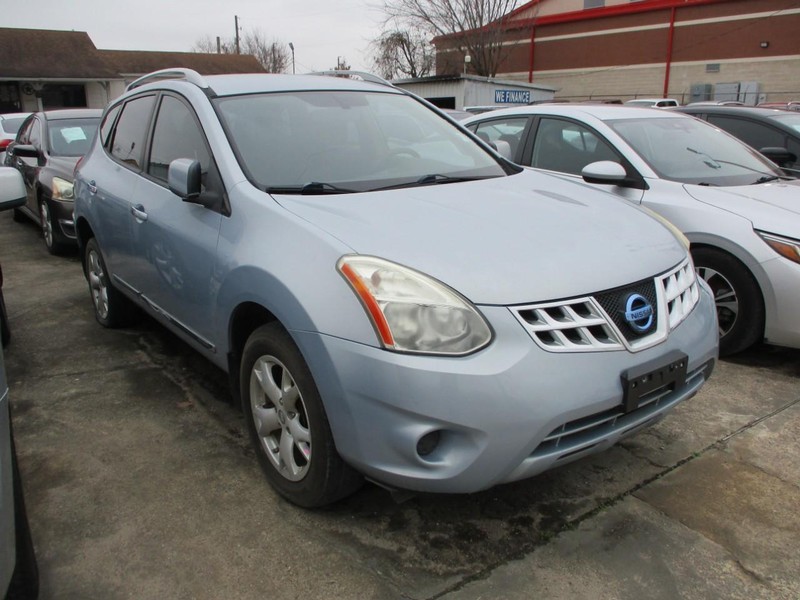 Nissan Rogue Vehicle Image 02