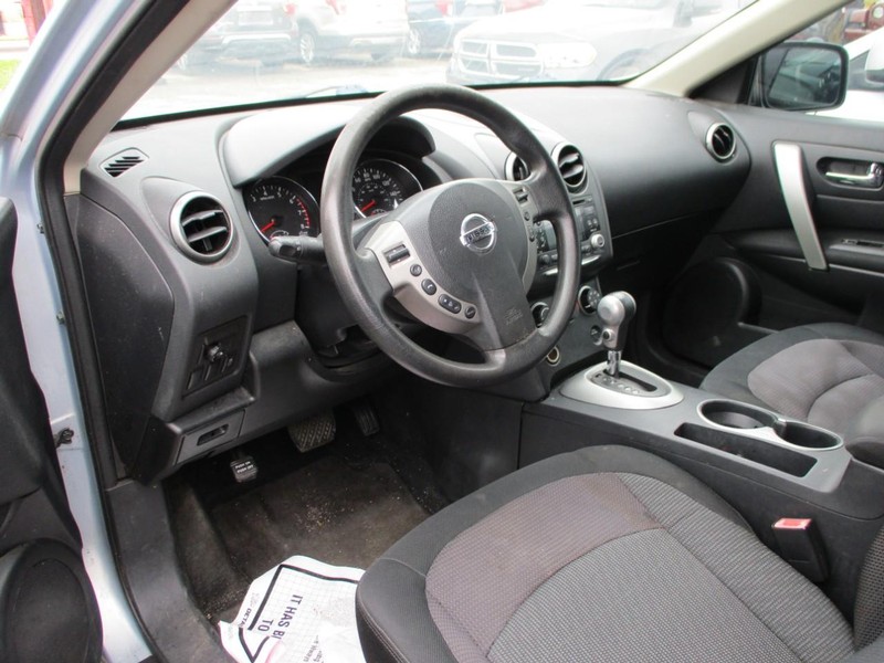 Nissan Rogue Vehicle Image 05