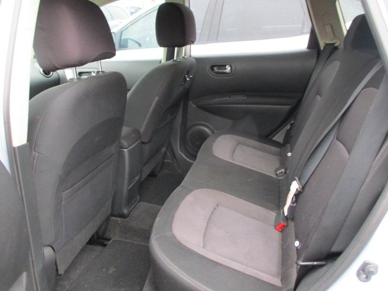 Nissan Rogue Vehicle Image 06