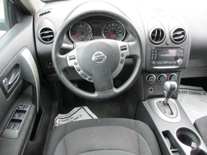 Nissan Rogue Vehicle Image 07