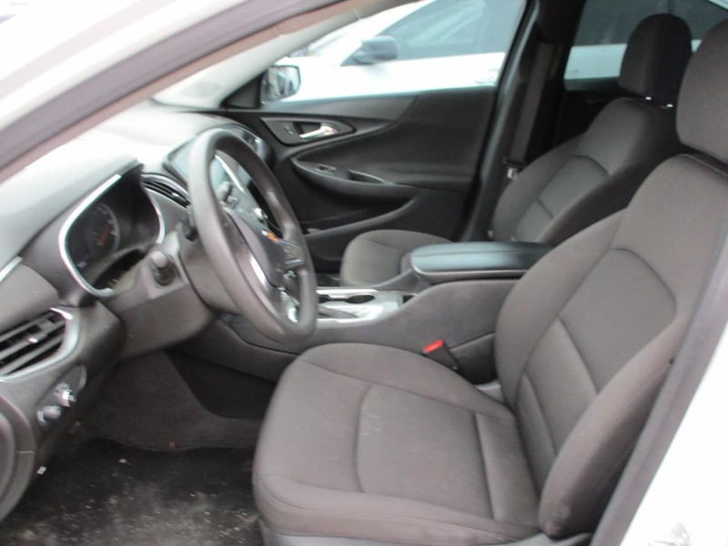 Chevrolet Malibu Vehicle Image 05