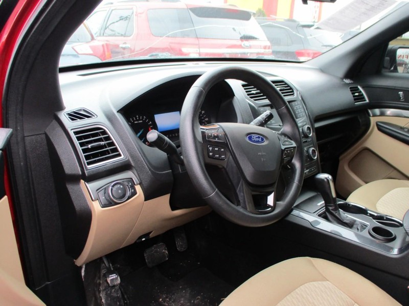 Ford Explorer Vehicle Image 05