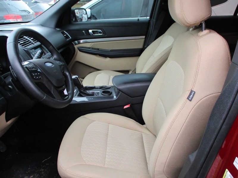 Ford Explorer Vehicle Image 06