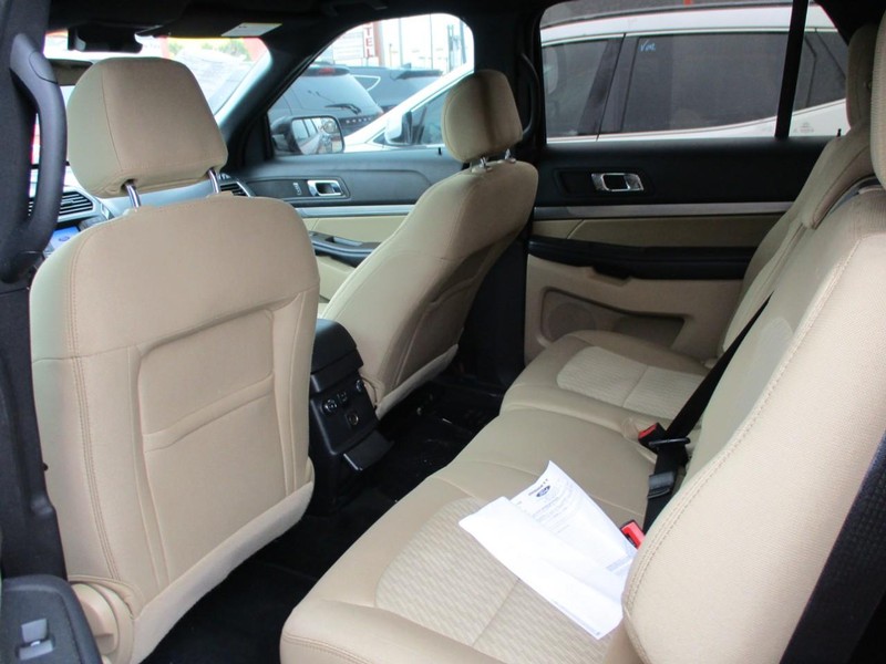 Ford Explorer Vehicle Image 07